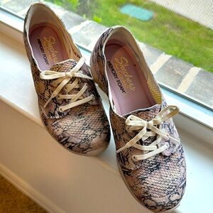 Sketchers In a knit Slip on (machine washable)